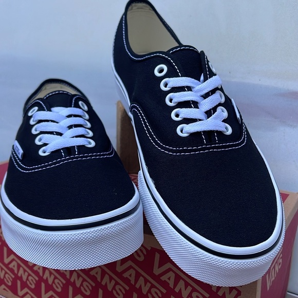 Vans WMNS Authentic Black
VN000EE3BLK
Sneakers - Picture 9 of 16